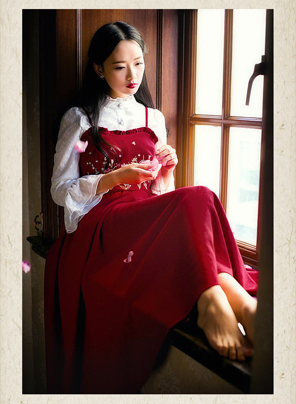 筱姿镜中奇遇2016秋季新款女装复古收腰绣花大摆修身吊带连衣裙