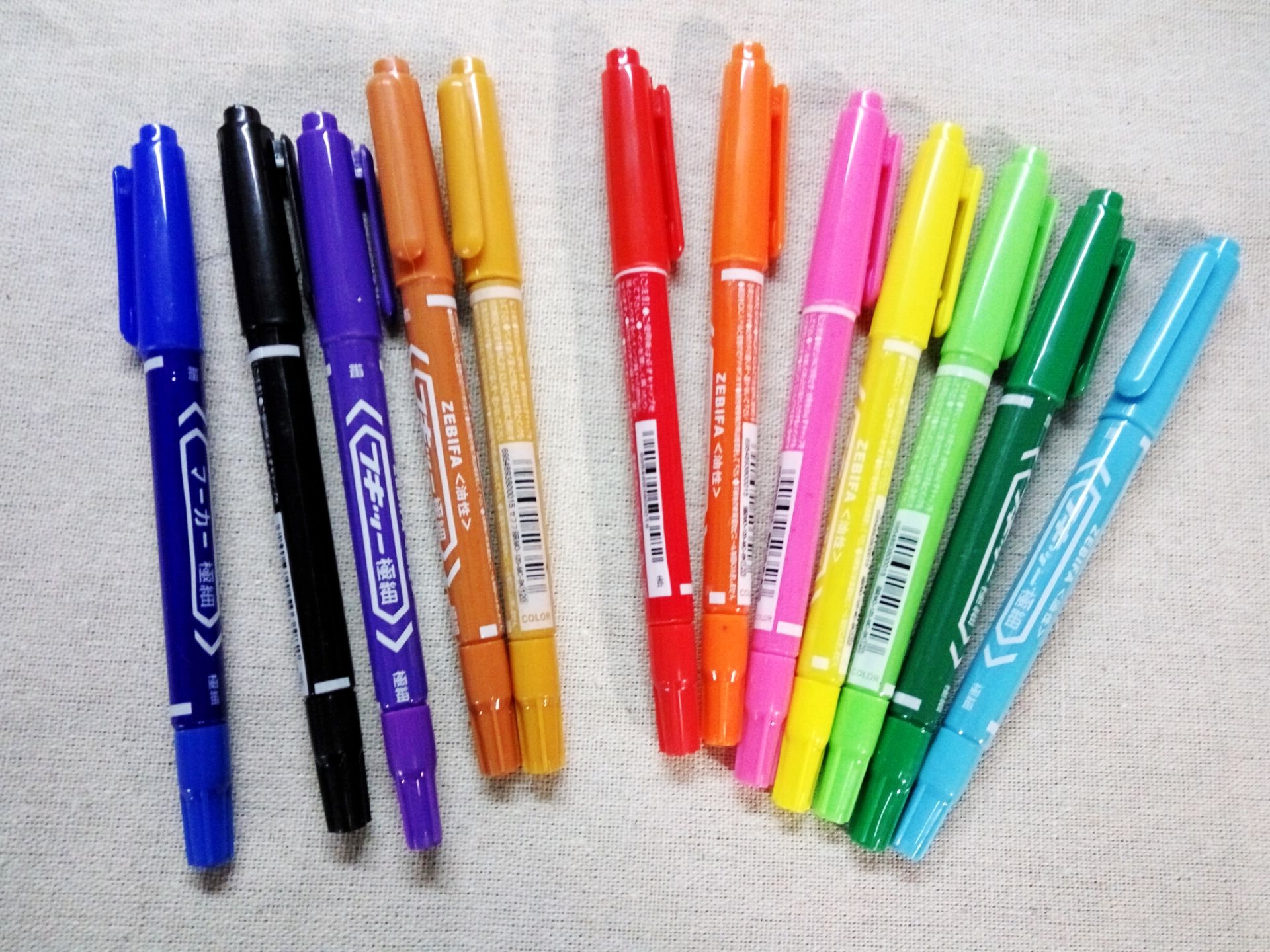 12色小双头油性彩色记号笔 擦不掉油性笔 cd勾线笔 10.