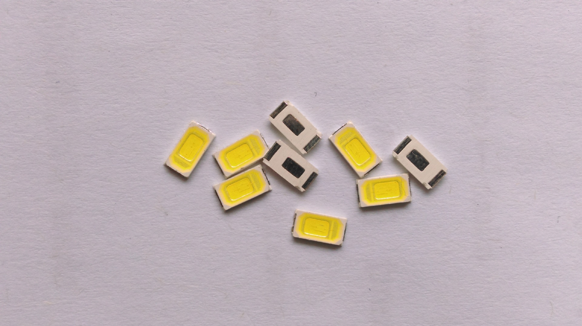 高压9v5730灯珠 0.3w 6000-6500k40-.