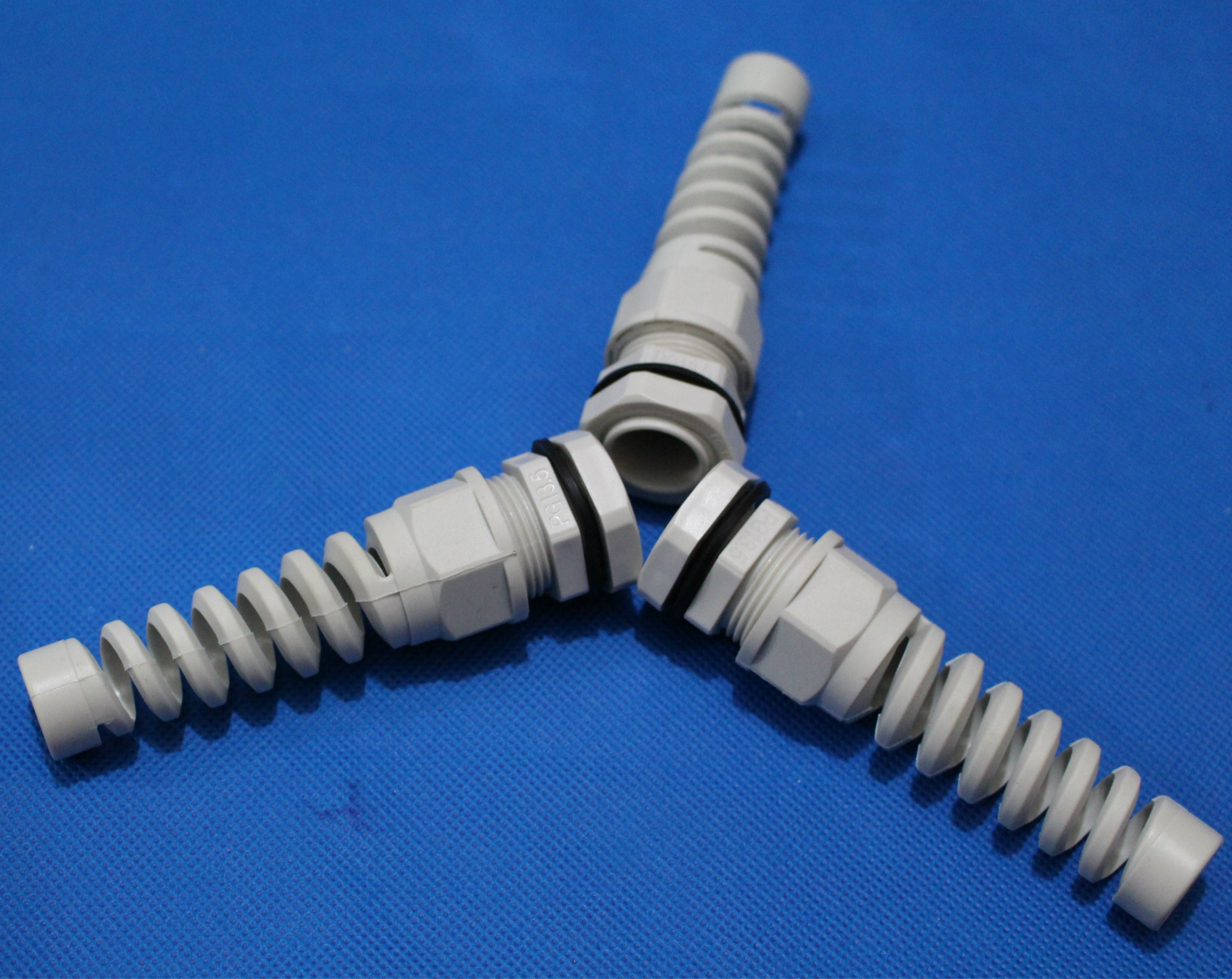 5耐扭电缆防水接头 防折弯电线接头 尼龙接头