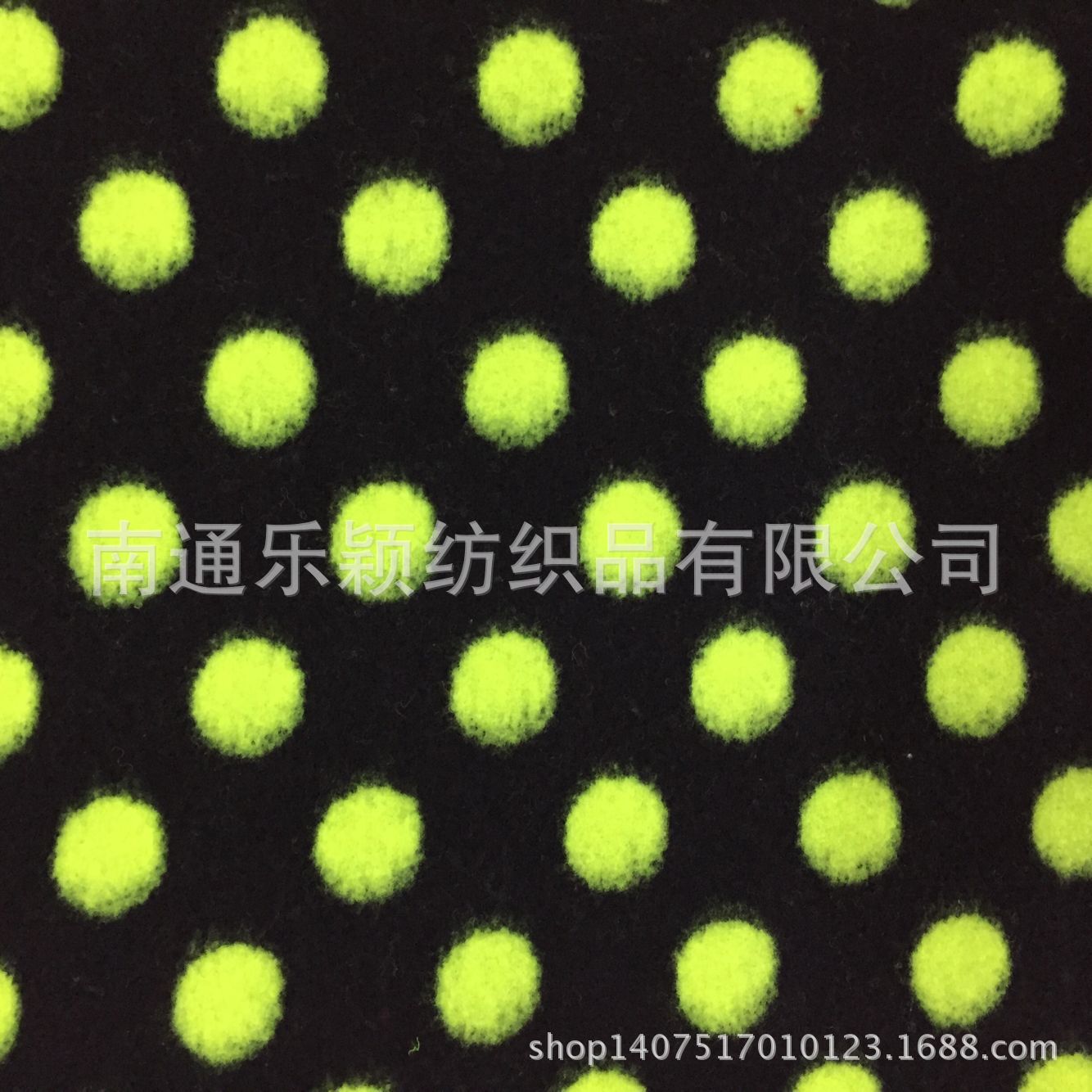 80%羊毛 黑底绿圆呢布 针刺舒棉绒面料 时尚女装 毛呢ly345