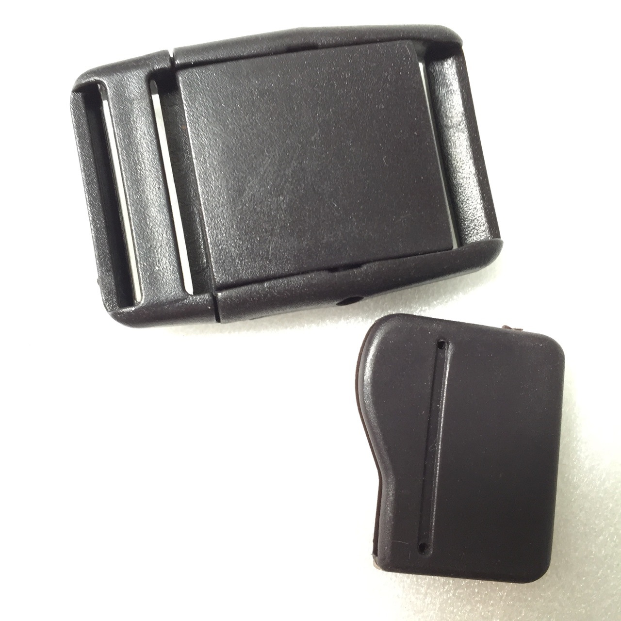 供应韩国腰带扣配件背扣塑料搭扣阿里厂家批发插扣腰带锁扣