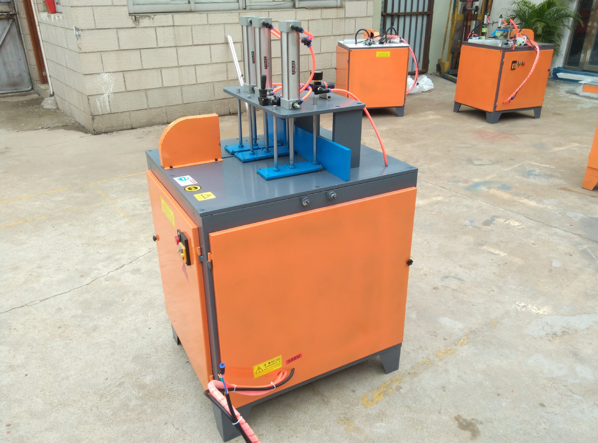 铝门窗机械铝合金幕墙门窗型材切割机铝材木材铝管铝棒开料机直切