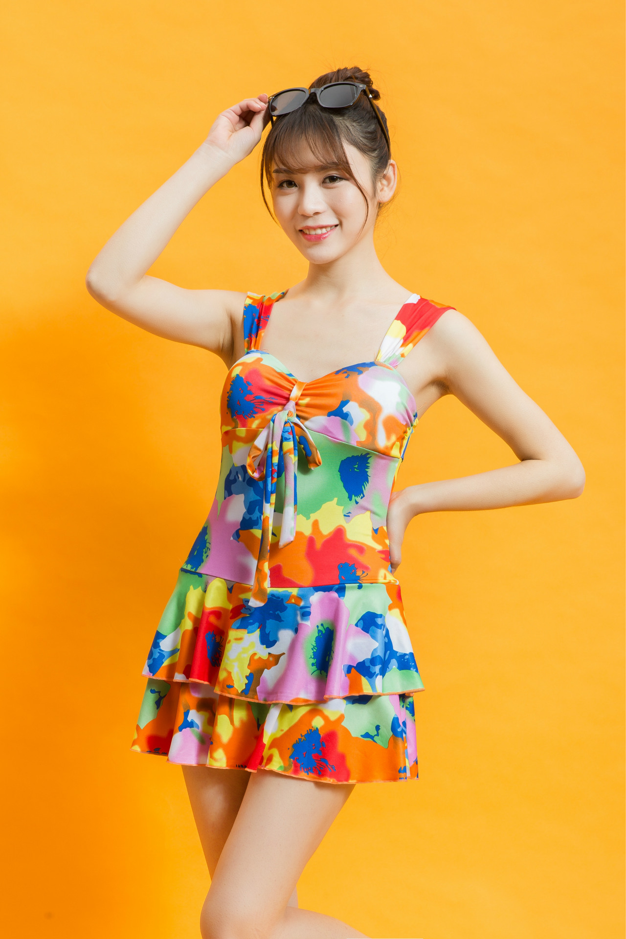 裙式保守泳装 新款碎花高腰连体泳衣 海边