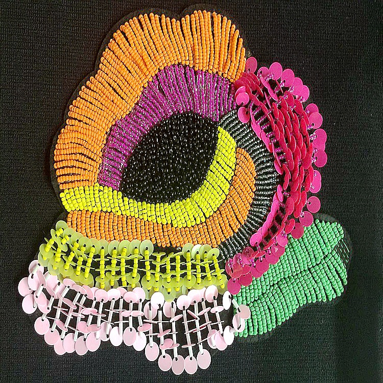 工厂批发新款服装饰品配件手工钉珠diy亮片花朵成衣装饰胸花