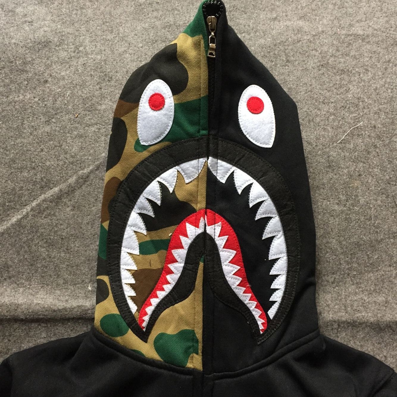 特价现货批发潮牌迷彩袖鲨鱼外套男女情侣装加绒连帽卫衣