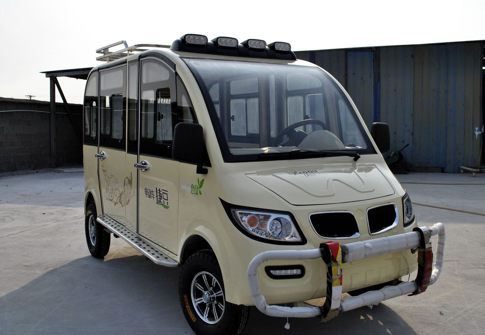 厂家批量生产 新能源成人电动汽车轿车四轮老年代步车 油电两用