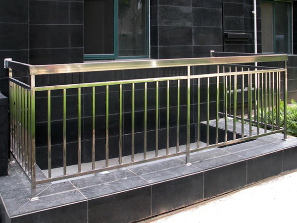 成都不锈钢栏杆立柱加工厂