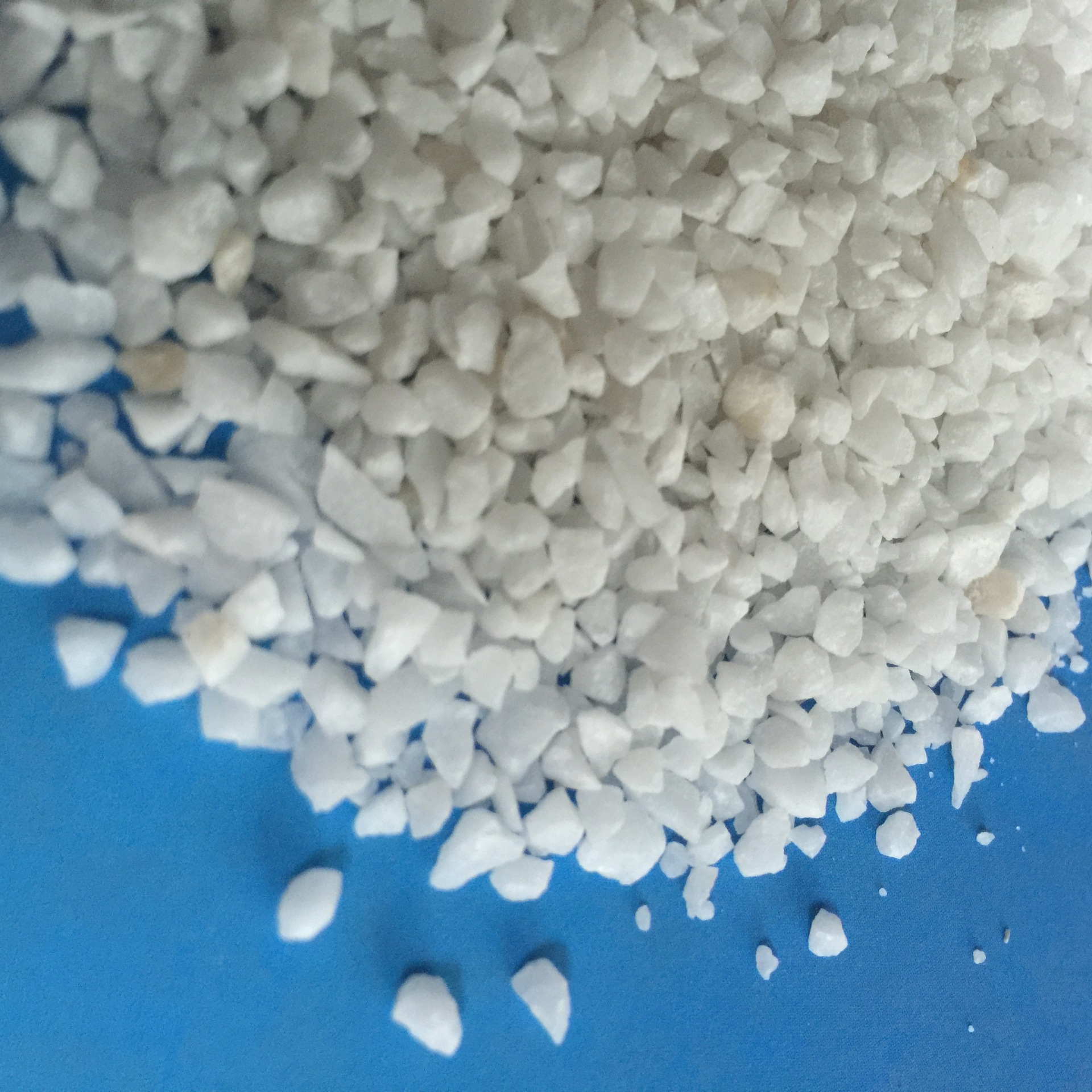 水处理滤料佳品,天然麦饭石,鹅卵石滤料,石英砂滤料,河南滤料