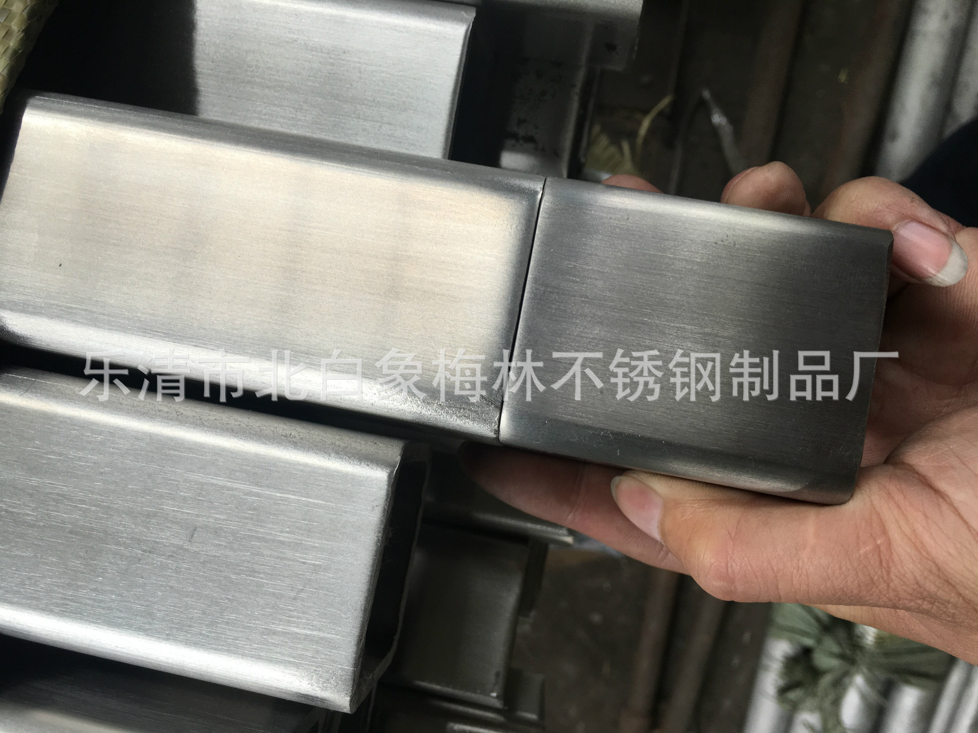 拉丝不锈钢方管厚壁焊接方管外表面拉丝抛光