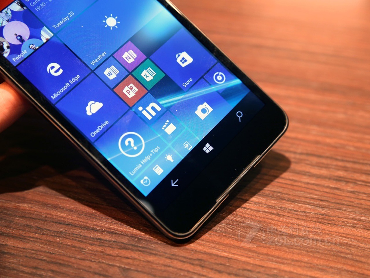 现货黑色 白色microsoft/微软 lumia 650 双卡双4g win10包邮