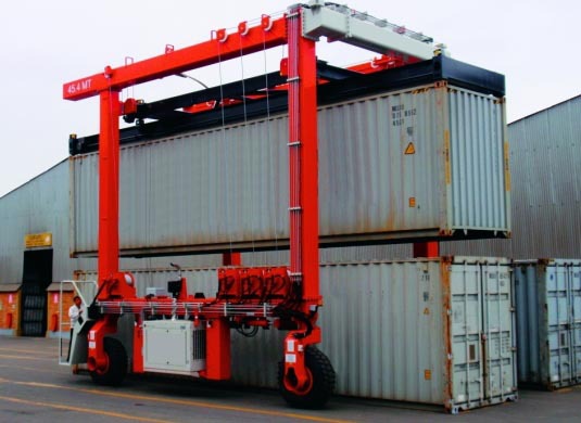 集装箱跨运车,门架式集装箱吊  gj45一体移动式集装箱吊车是专为国内