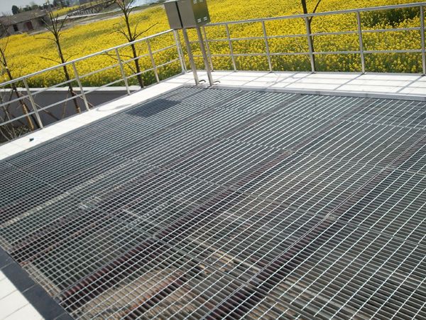 供应不锈钢平台方形踏步钢格板 批发污水处理钢格栅排水沟盖板0