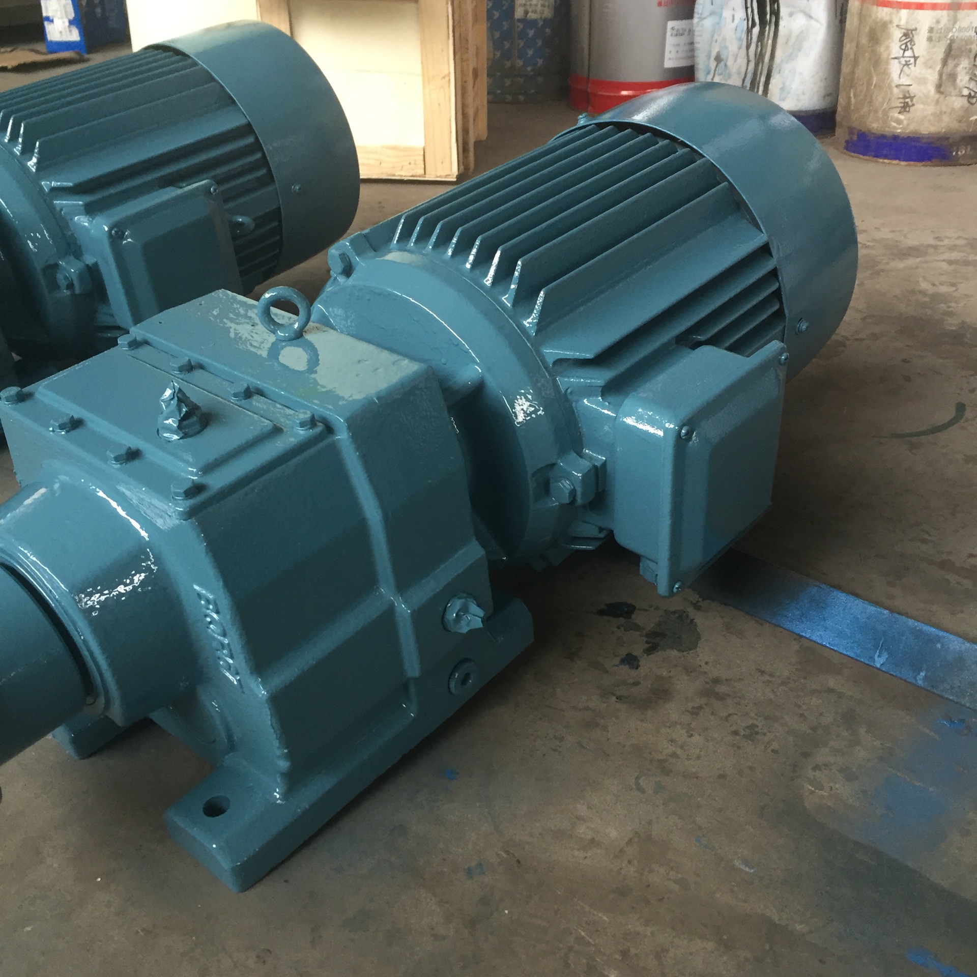 斜齿轮减速机 卧式硬齿面r系列齿轮减速机 厂家直销各类减速机