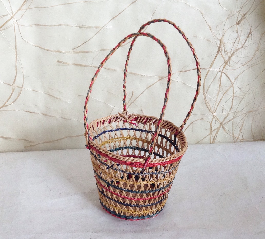 精致手编花篮纯手工编织草编工艺品