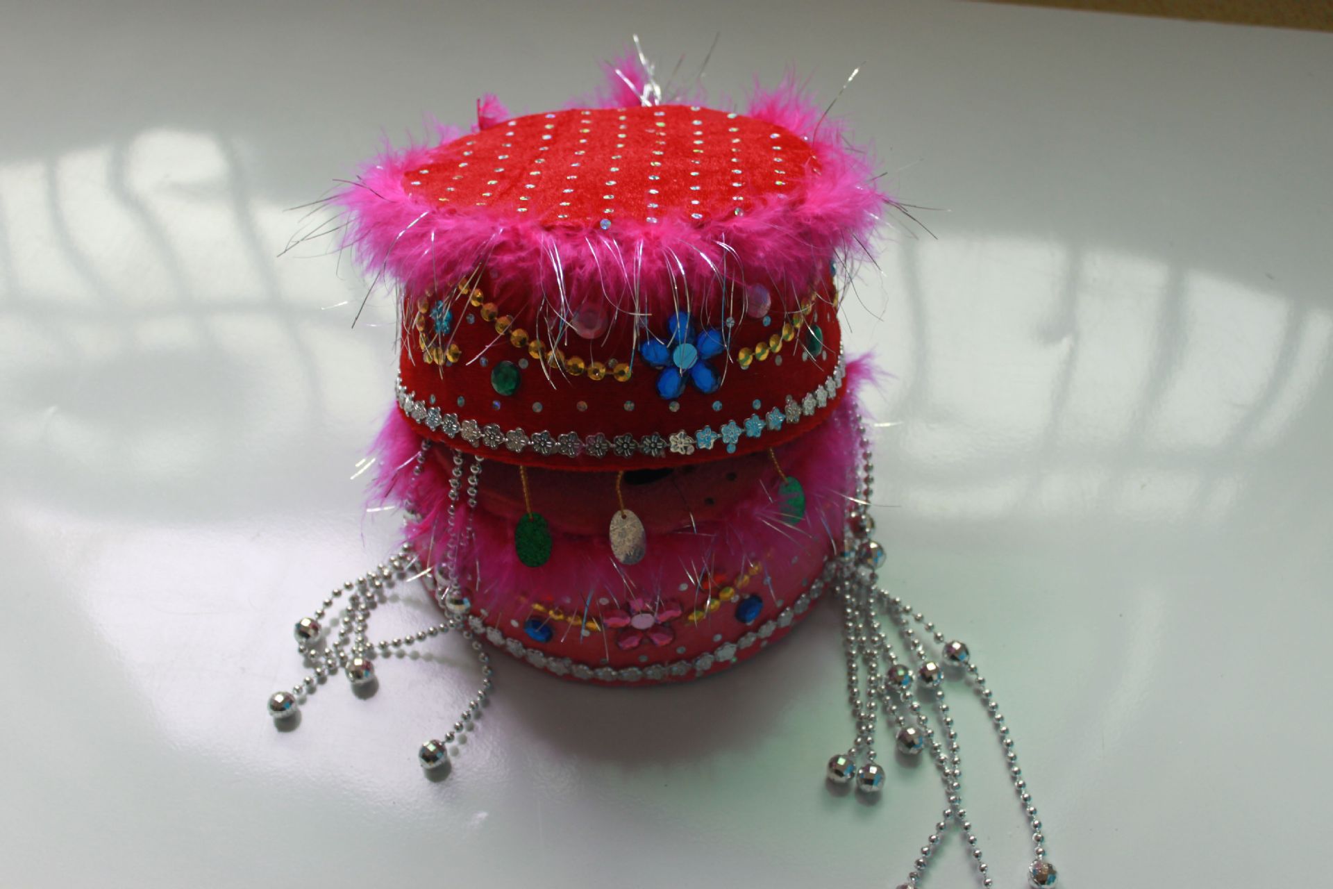 热销萌物 加毛香妃帽 塑料公主帽 演出道具 表演新疆帽