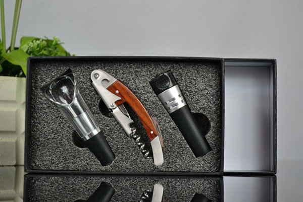 红酒开瓶器套装 花梨木海马酒刀 产品名称: 花梨木酒刀三件套 产品