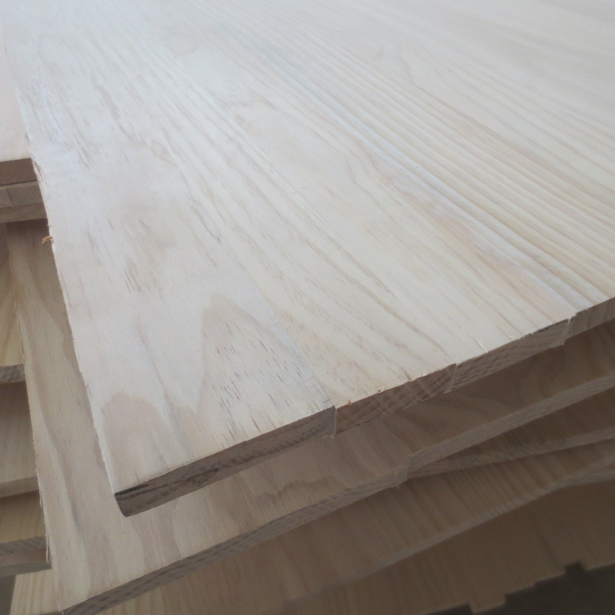 新西兰辐射松烘干锯材无结板 漆木拼板松木板 家具木板材