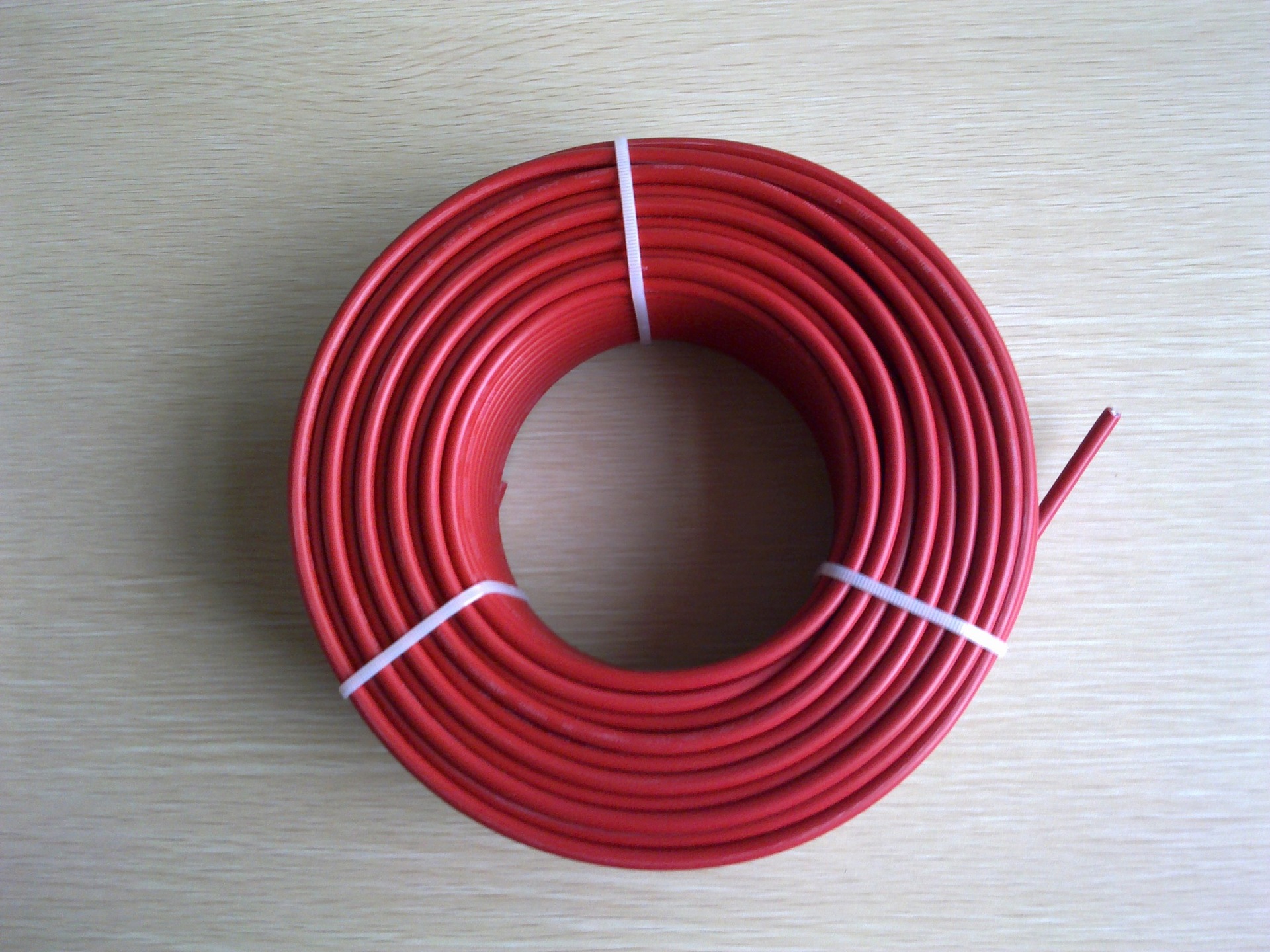 三芯4平方户外太阳能光伏发电专用线缆促销价