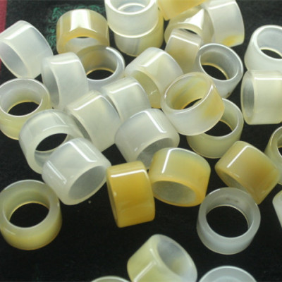 惠州厂家大量天然原色黄玉髓草花男士戒指 海洋玉髓平口加宽扳指