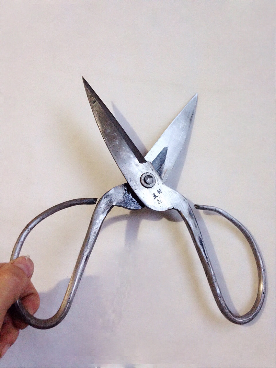 家用铁剪刀 手工锻打夹钢抛光家用剪刀中号三锋牌铁打老式剪刀