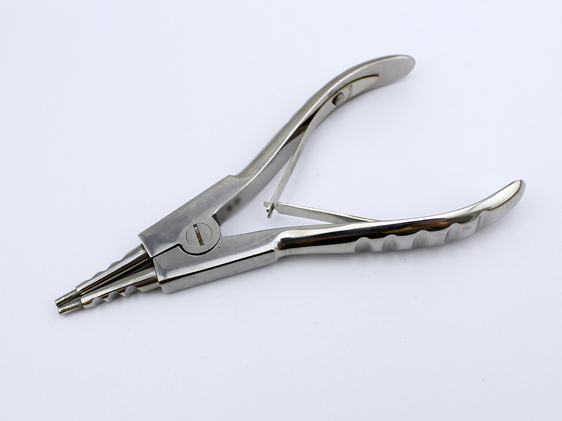 32002 医用钢扩口钳 ￥30 - 副本