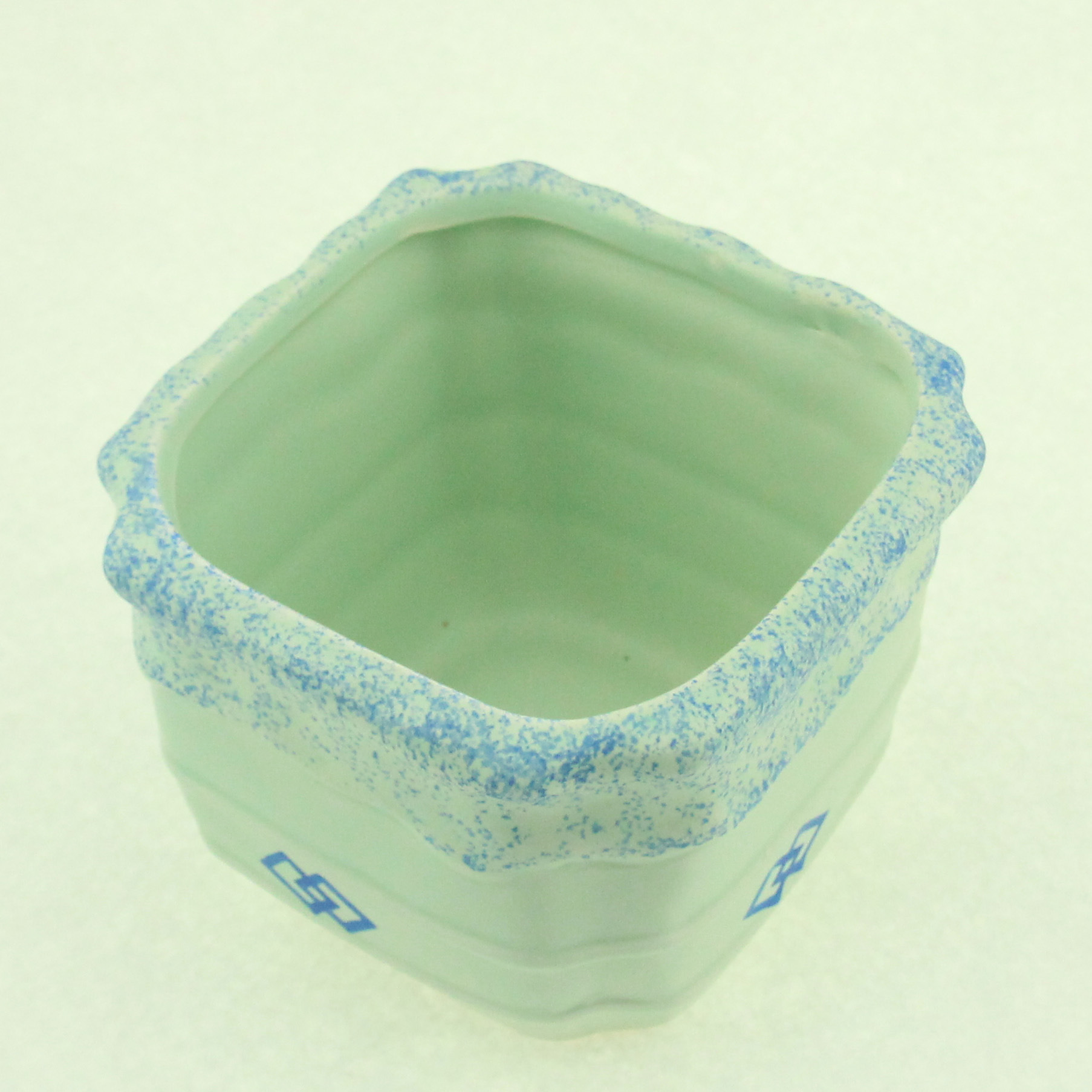 韩式新款多肉花盆简约轻质环保瓷 阳台园艺多肉花盆办公家居摆.