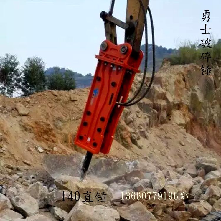 多晶硅破碎锤_锤面有凸起的橡胶锤_履带式移动破碎站独行开拓破碎行业新技术