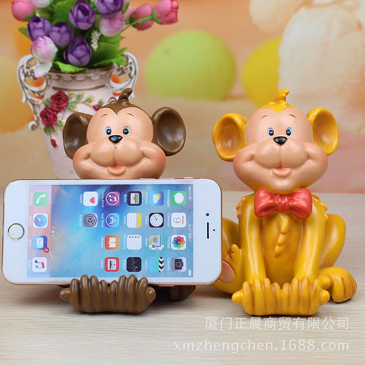 Factory Wholesale Creative New Home Decoration Resin Crafts Monkey Bear Mobile Phone Holder Lazy Bracket