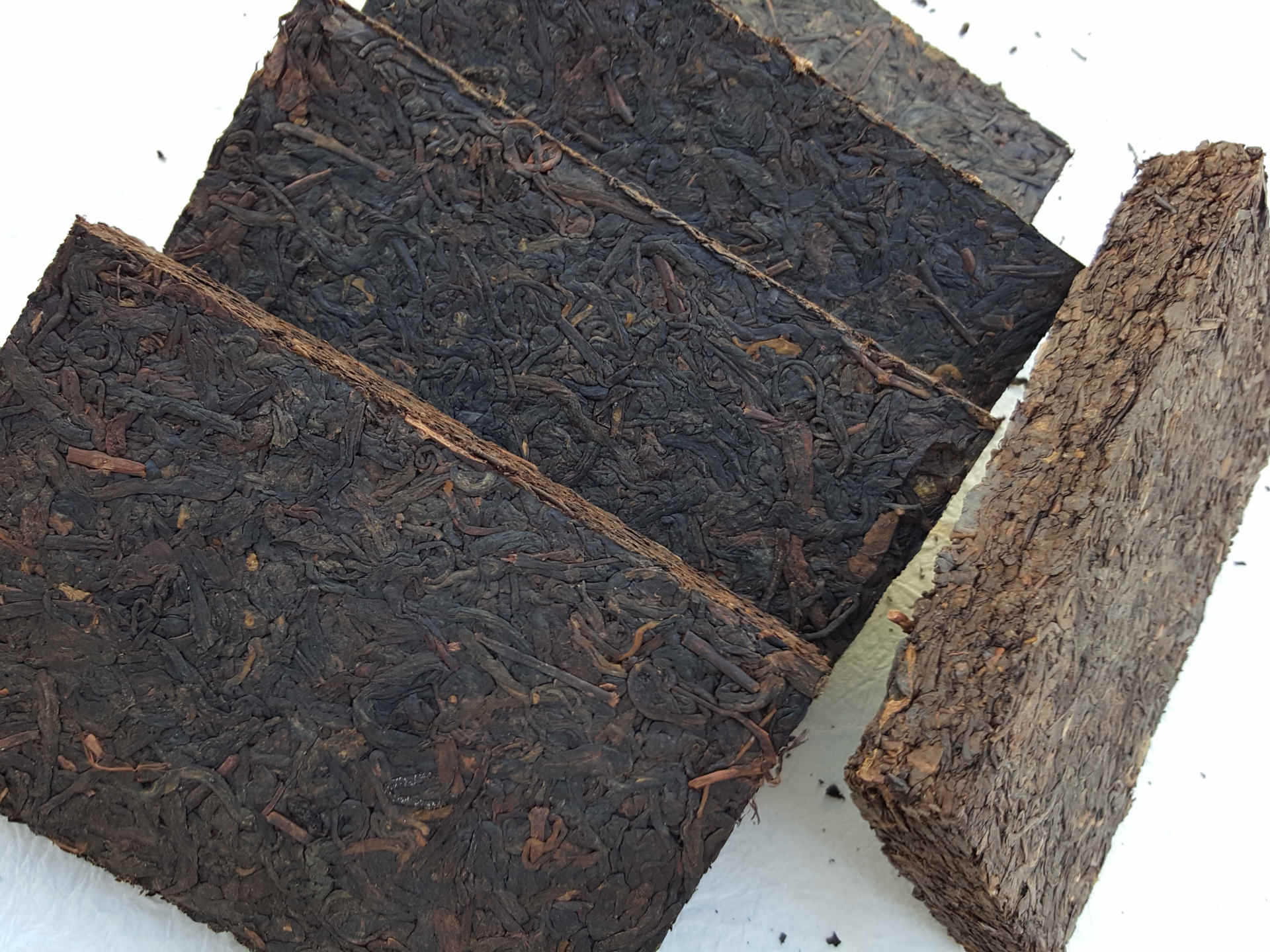 云南勐海老普洱云南普洱茶砖250克光砖茶老班章熟茶陈香枣香茶叶