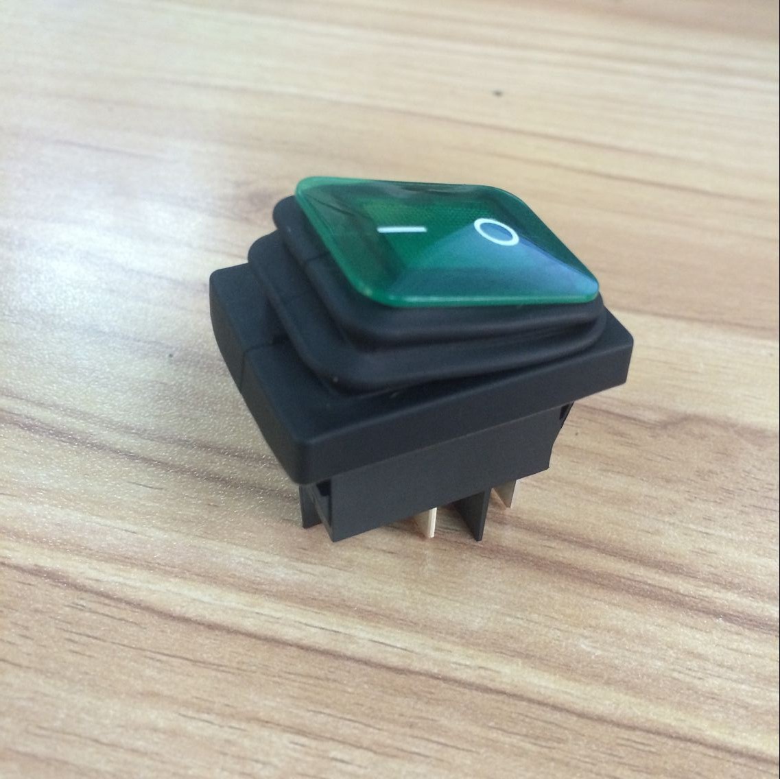 高密封性防水防尘大翘板开关 四脚两档带灯船型开关厂家