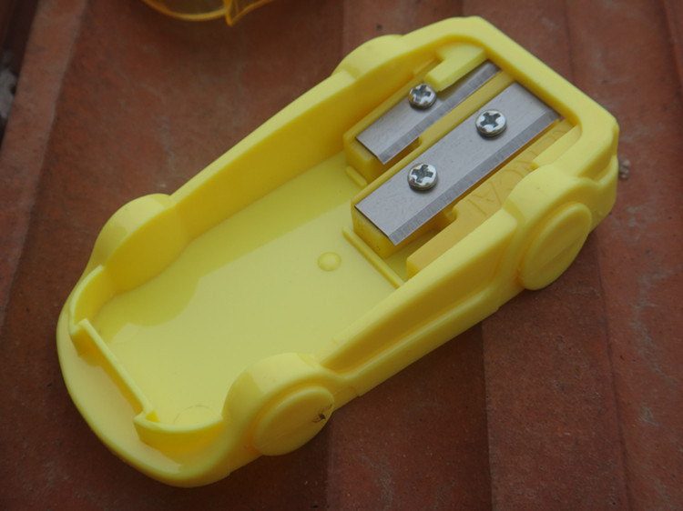 人才汽车卷笔刀 手动削笔刀 卡通汽车削笔器 双刀头