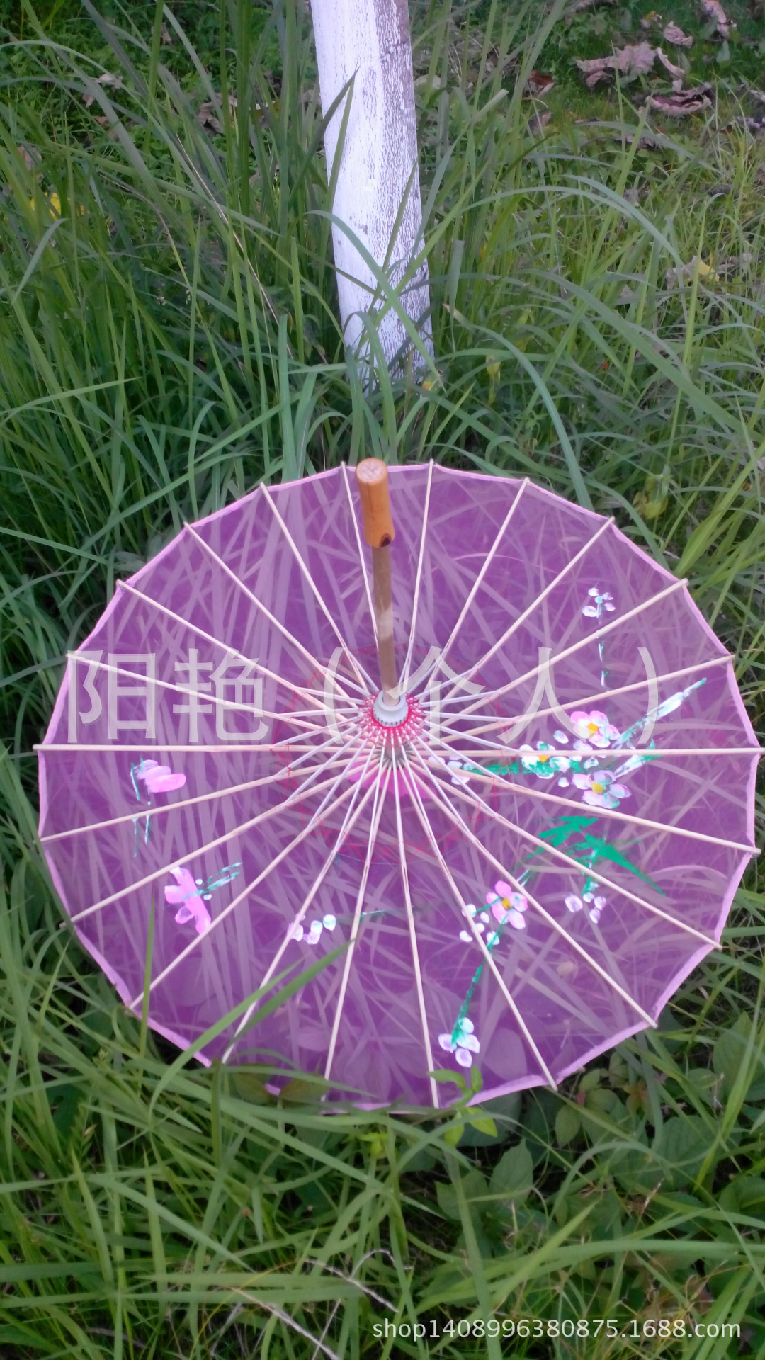 大号伞面半径40cm,全长约50cm, 小号伞面半径28cm.全长约38cm.