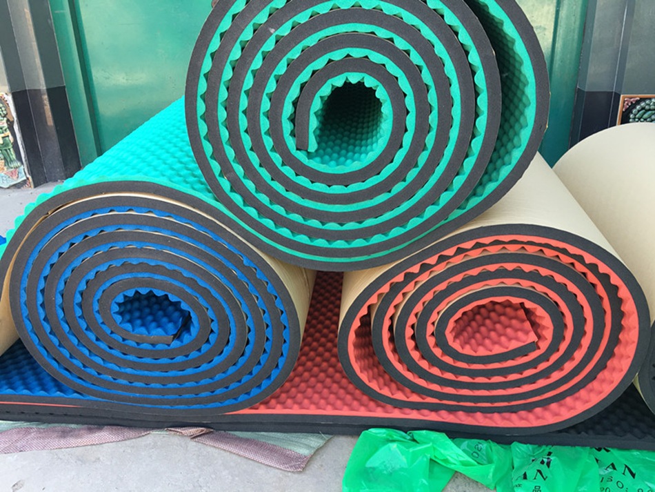 2-5cm彩色带背胶橡塑隔音棉 阻燃橡塑鸡蛋棉 自粘式橡塑波峰棉