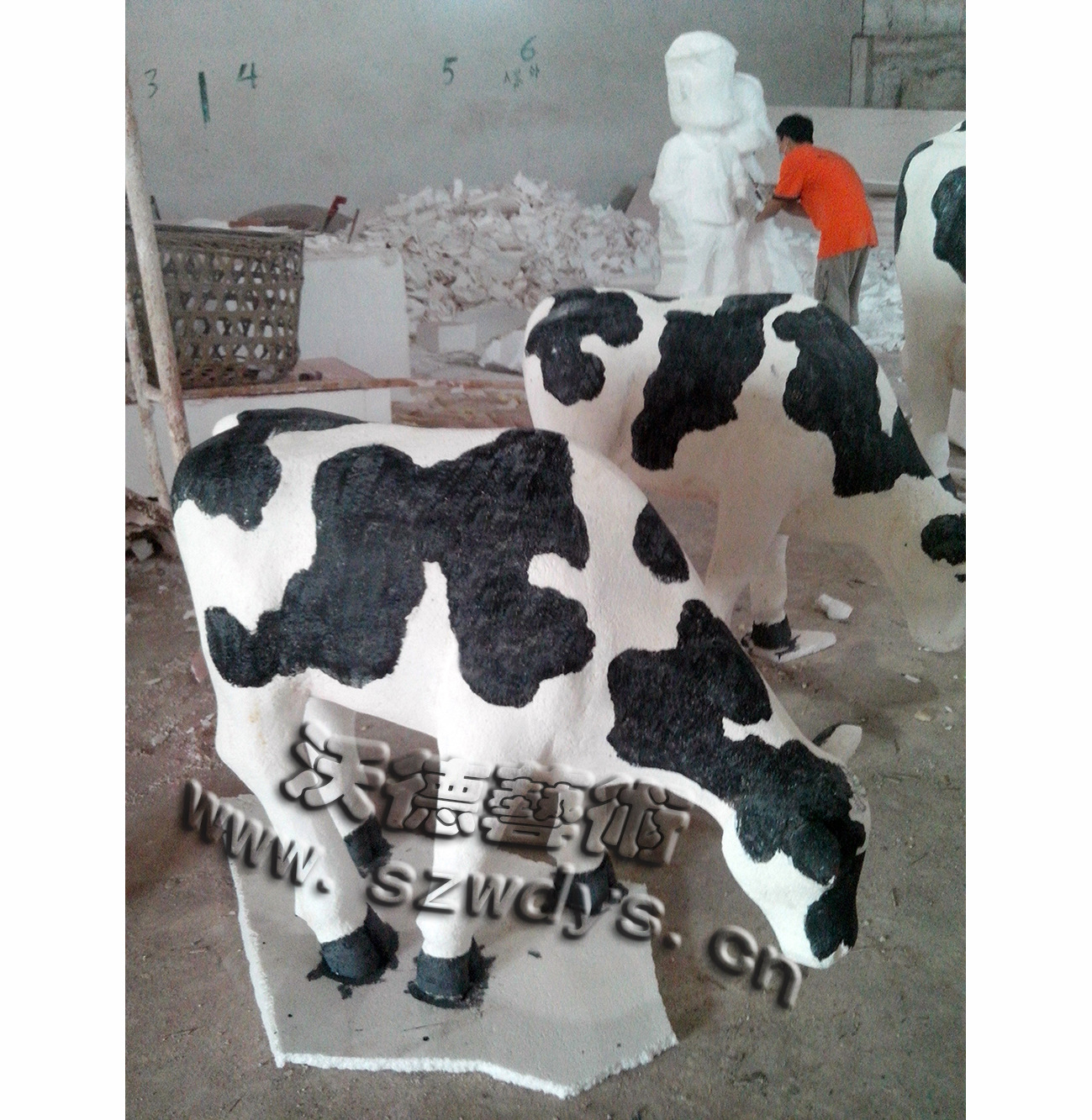 订做销售泡沫雕塑 仿真奶牛 各式优质精美动物雕塑