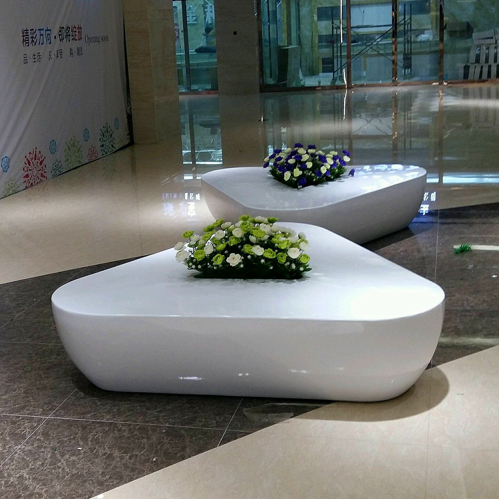 现货供应玻璃钢异形坐椅商场异形玻璃钢椅子树池椅子花盆座椅