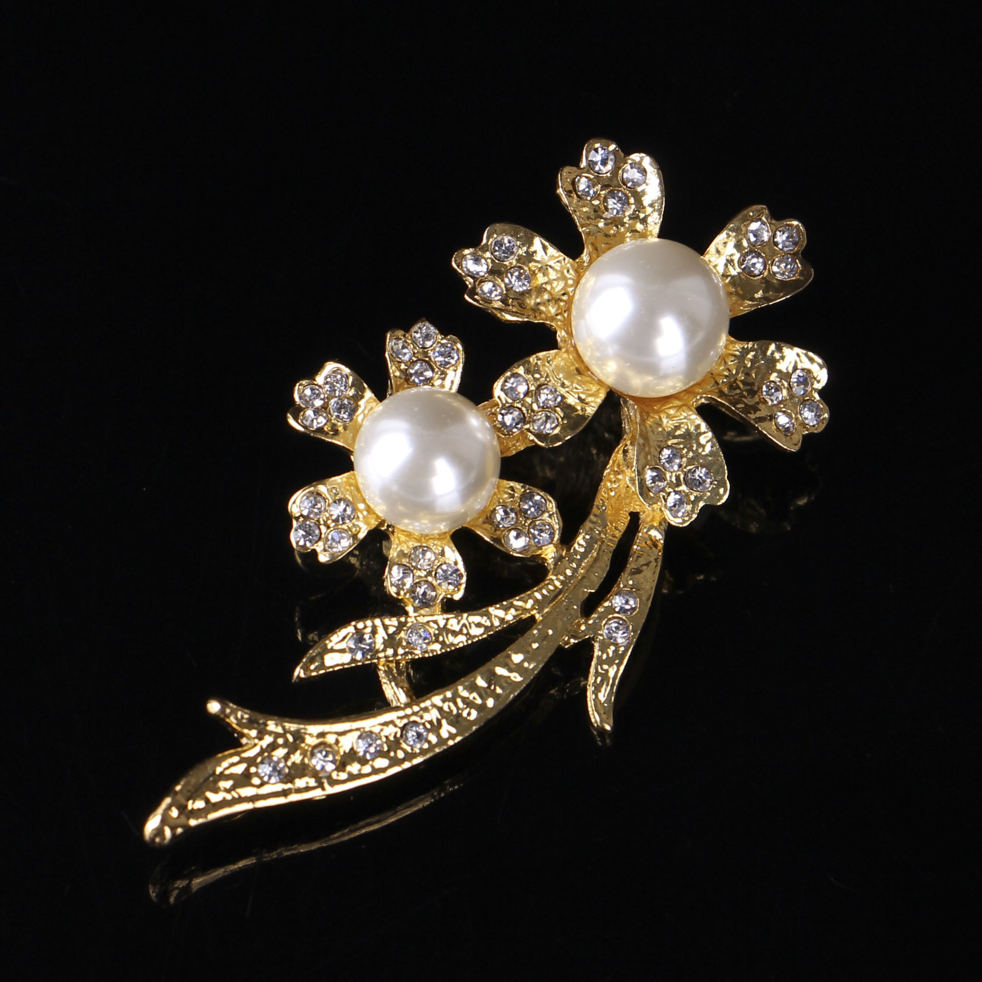 新款镶钻水钻高档超亮珍珠领结胸针时尚女士佩戴-阿里巴巴