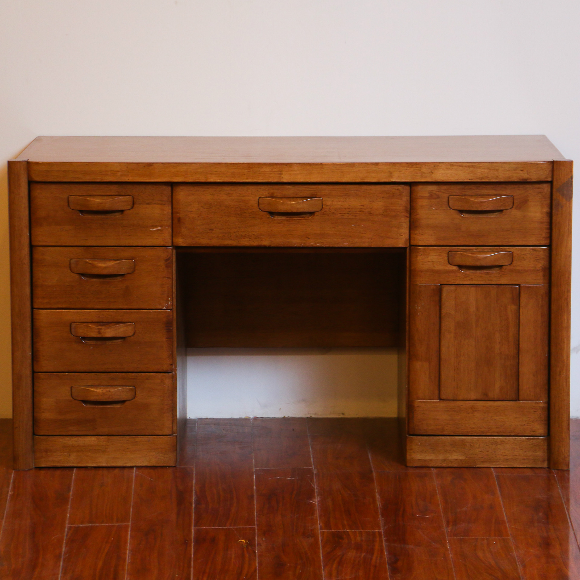 批发供应全实木书桌办公桌 书桌电脑桌家具简约现代中式写字台