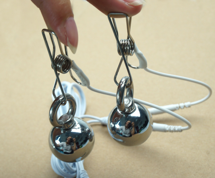 电击情趣用品乳夹阴唇夹阴帝刺激重物铁球虐阴虐乳夹成人自慰刑具