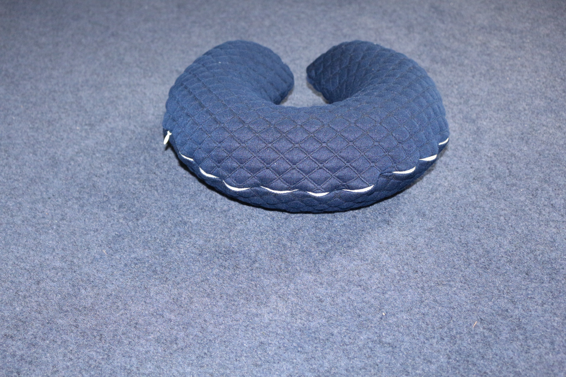 u型枕头小骨头形状乳胶枕 孩子喜欢的枕头环保无污染