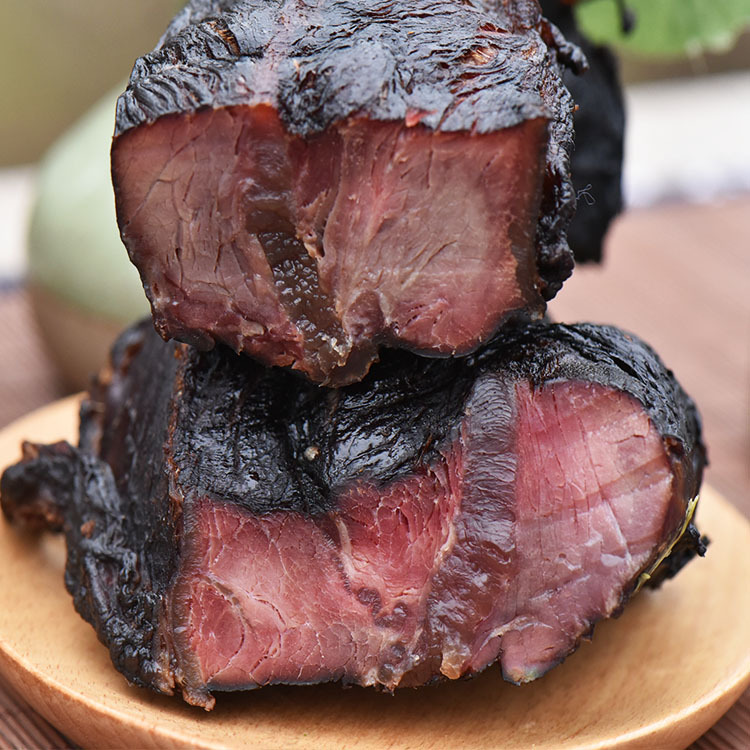 厂家供应四川烟熏黄牛肉 农家柴火熏制腊牛肉川味腌腊肉 年货批发