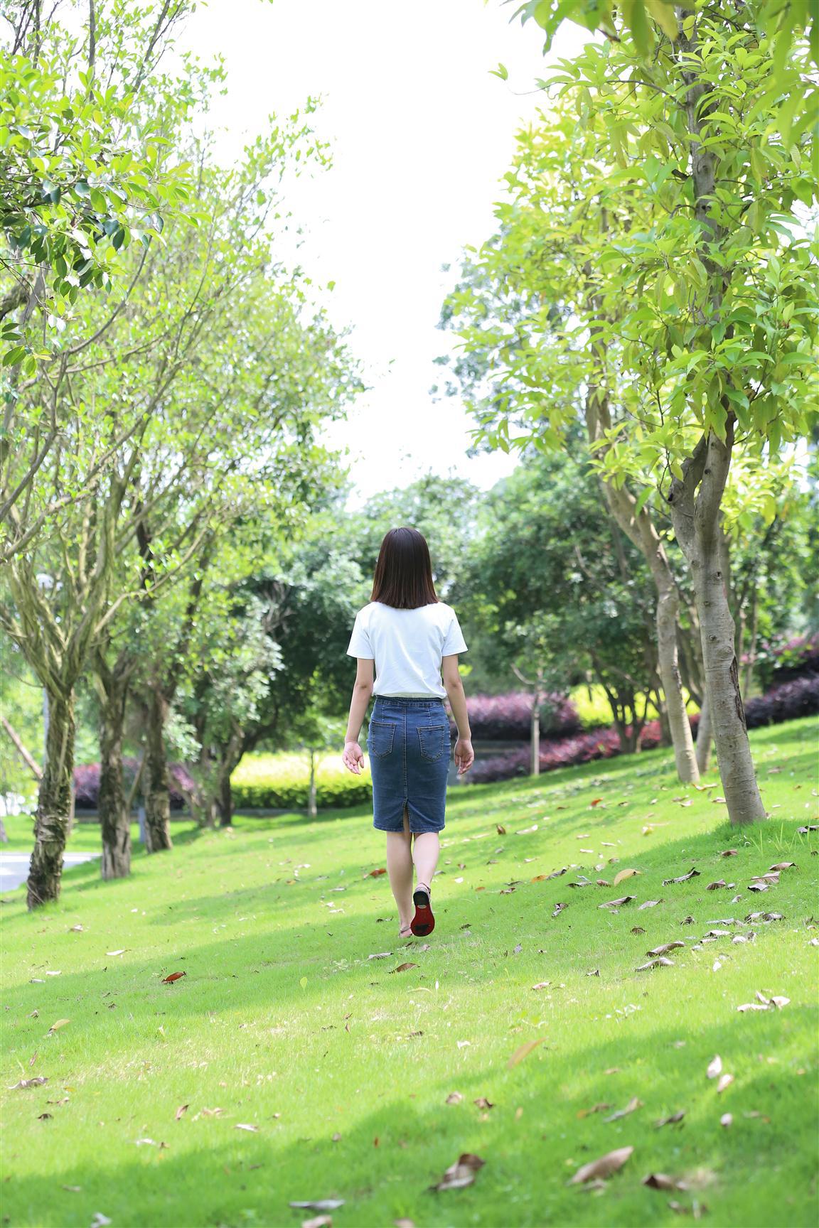 媳妇当车模——刚入手的迈威,媳妇的夏日公园随拍,请欣赏