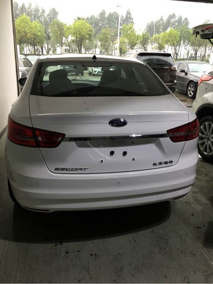 福睿斯提车作业,自动时尚珍珠白