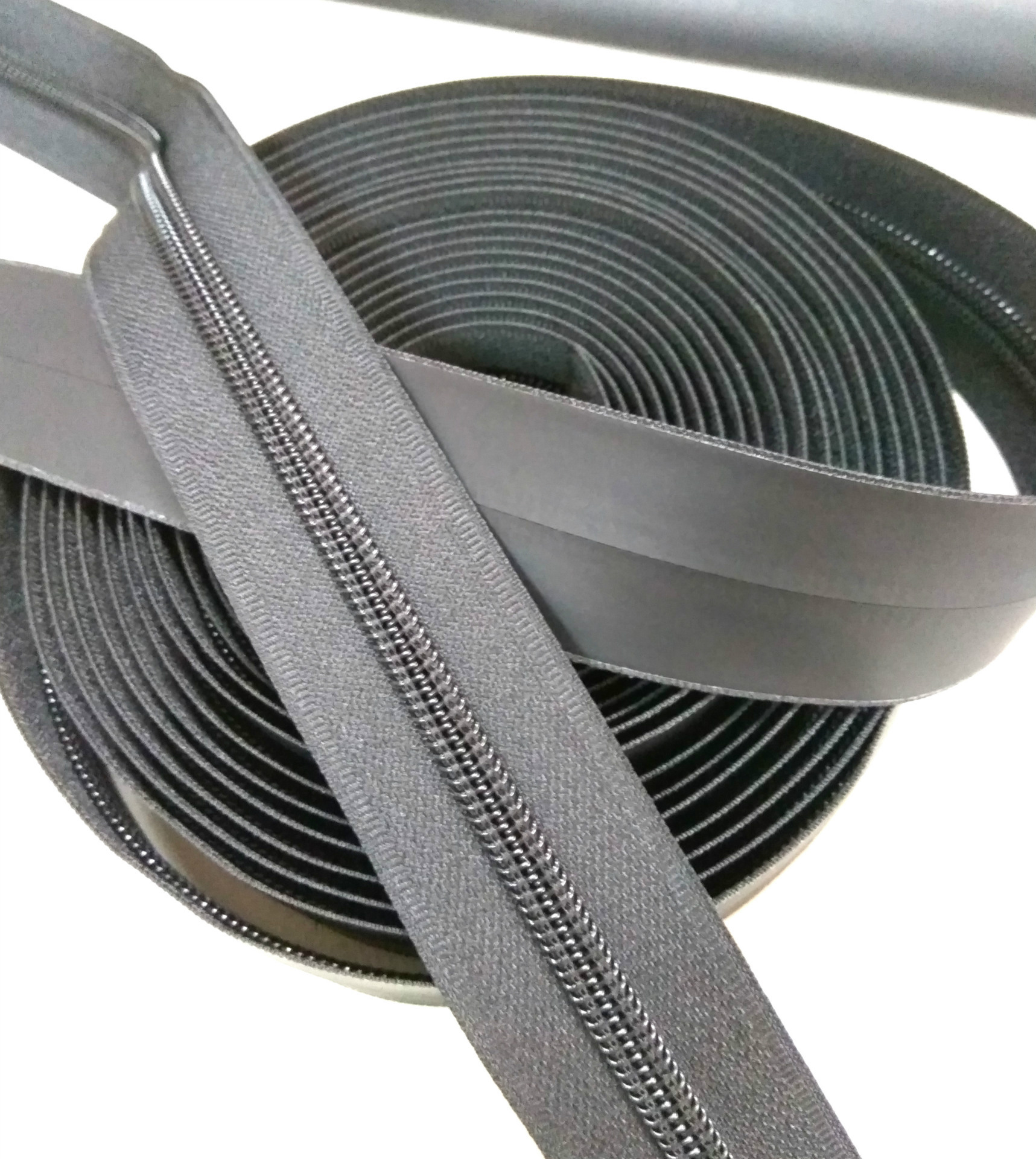 东莞厂家直销韩版贴胶防水服装专用5#黑色尼龙拉链码装