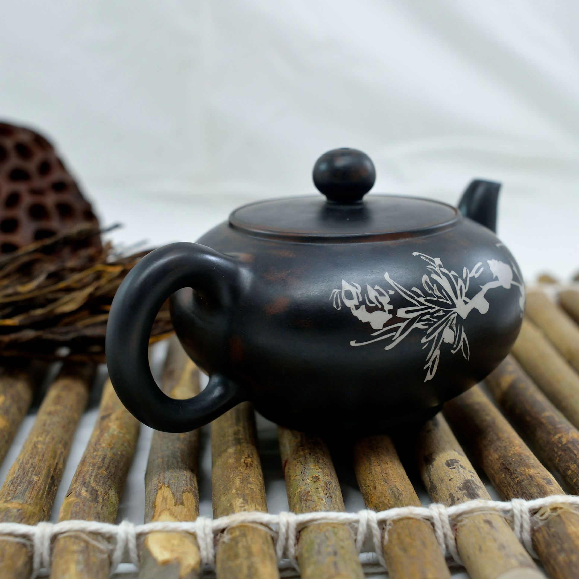 云南建水紫陶陈绍康大师全手工如意残贴壶