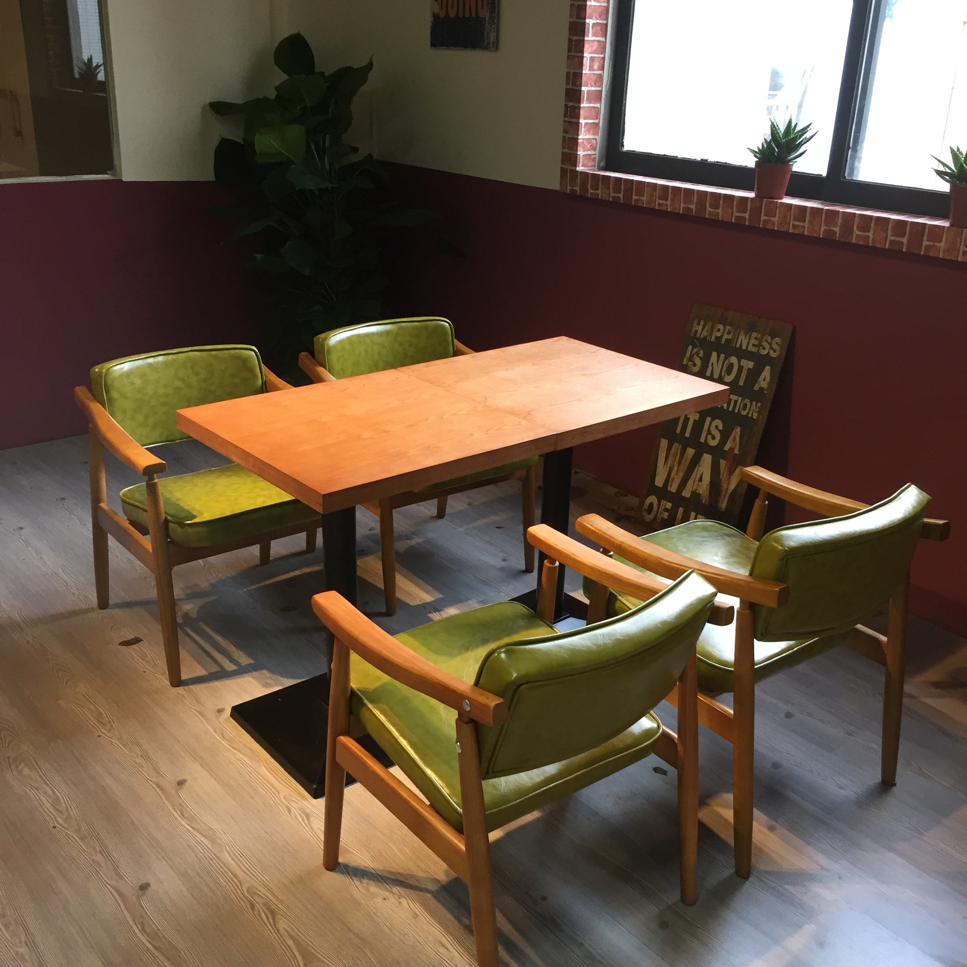 北欧休闲实木餐桌椅组合 咖啡厅奶茶店小吃店铁艺餐饮桌椅可定.