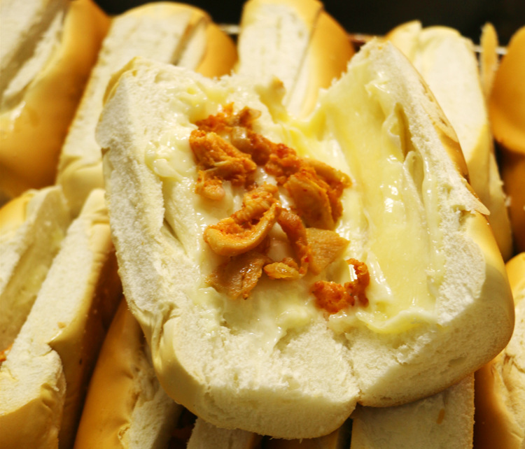 厂家直销老北京鸡肉卷面包 休闲小食品 烘焙糕点学校超市零食点心