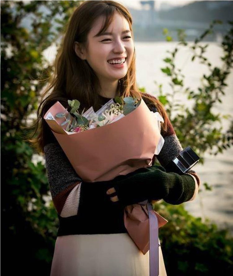 w两个世界韩孝周邓家佳同款扭扣条纹拼色毛