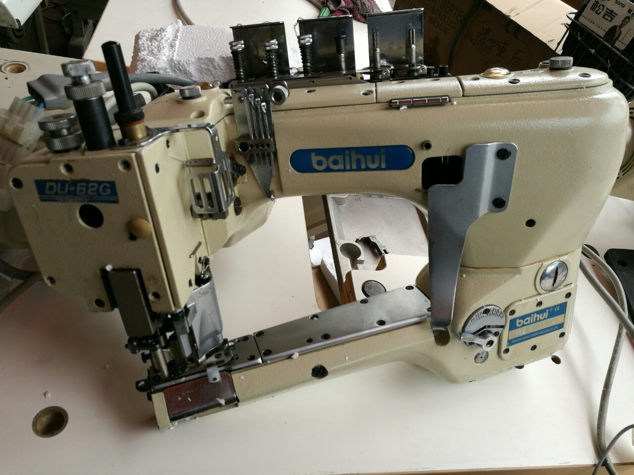 九成新百惠四针六线拼缝机.