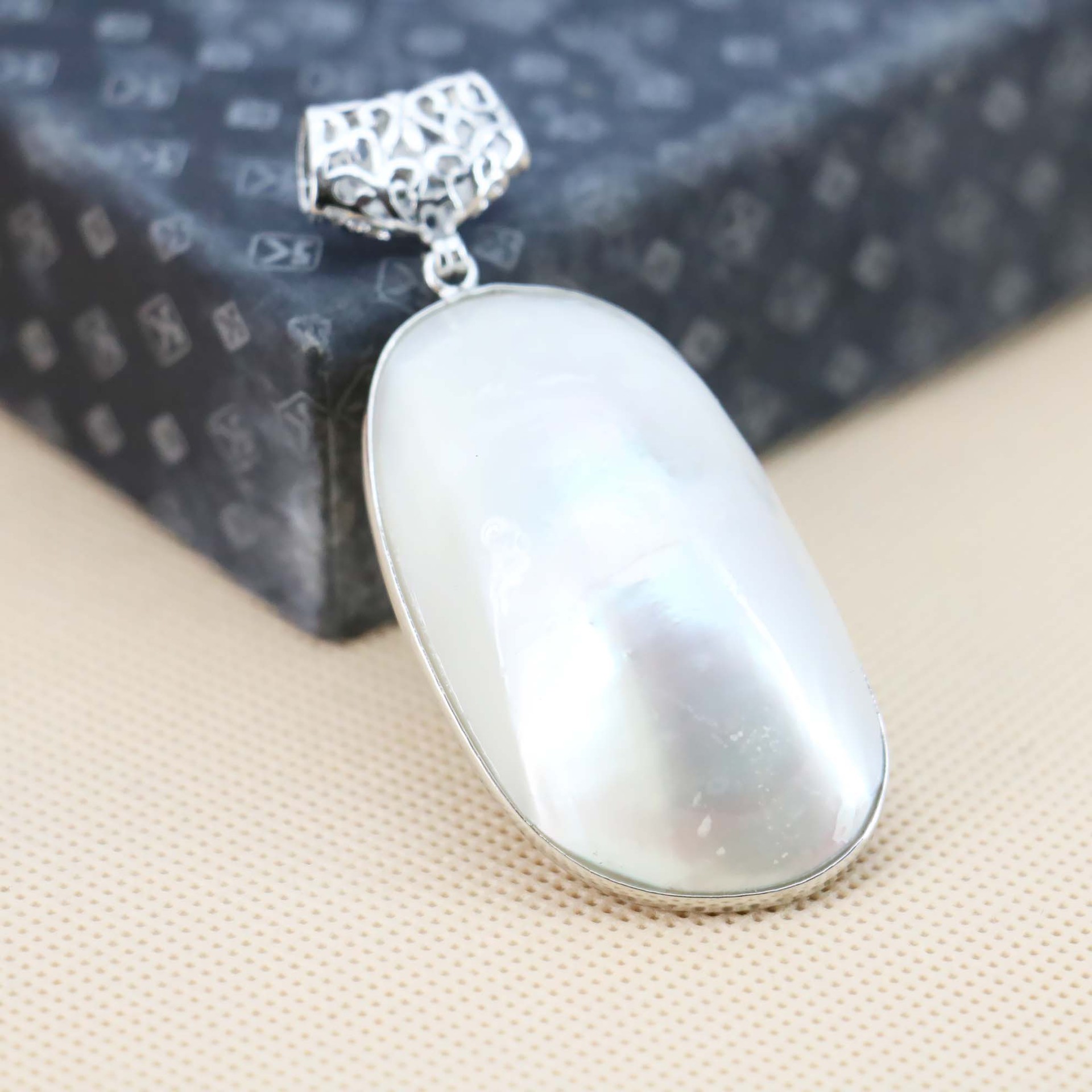 28x50mm天然彩贝吊坠女白贝不规则幸运招财项链挂饰流行.